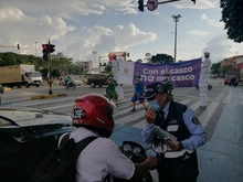 Campaña Con el casco no me casco, de Movilidad Distrital, sigue activa en cruces semafóricos de Cali 