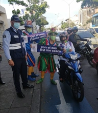 Campaña Con el casco no me casco, de Movilidad Distrital, sigue activa en cruces semafóricos de Cali 
