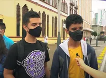 Santiago y Alejandro, dos jóvenes que celebran la apuesta de la Alcaldía por la educación 