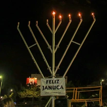 La Luz de Janucá fue encendida en la Plazoleta Jairo Varela