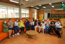 Secretaría de Educación entregó bibliotecas escolares a colegios oficiales 