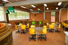 Secretaría de Educación entregó bibliotecas escolares a colegios oficiales 