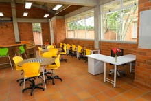 Secretaría de Educación entregó bibliotecas escolares a colegios oficiales 