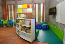 Secretaría de Educación entregó bibliotecas escolares a colegios oficiales 
