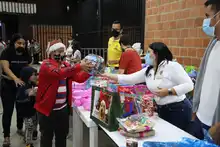 Vecinos de la comuna 7 disfrutaron de villancicos y un compartir navideño en el cuerto día de la novena de aguinaldos