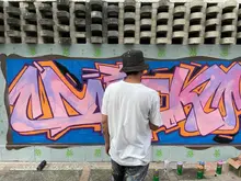 “Viva el arte”, es el mensaje que los graffiteros y la comunidad le dejan al barrio Granada