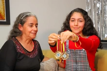 “Se lo merece, quedó en buenas manos”: madre de beneficiaria de ‘Todos y Todas a Estudiar’
