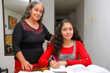 “Se lo merece, quedó en buenas manos”: madre de beneficiaria de ‘Todos y Todas a Estudiar’