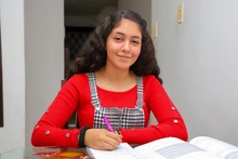 “Se lo merece, quedó en buenas manos”: madre de beneficiaria de ‘Todos y Todas a Estudiar’
