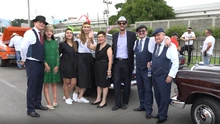 El desfile de autos clásicos fue un viaje al pasado con historias sobre ruedas