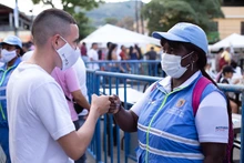 Más de 400 vacunas y 300 pruebas covid-19, se aplicaron en los eventos del tercer día de la Feria de Cali