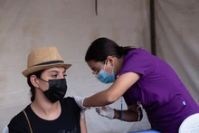 Más de 400 vacunas y 300 pruebas covid-19, se aplicaron en los eventos del tercer día de la Feria de Cali