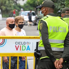 Autoridades caleñas brindan seguridad ciudadana en gran fiesta popular en la comuna 13
