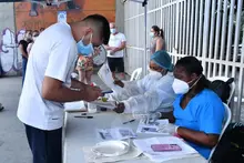 Puntos para toma gratuita de pruebas covid-19 priorizan a personas con síntomas respiratorios