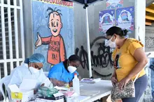 Puntos para toma gratuita de pruebas covid-19 priorizan a personas con síntomas respiratorios