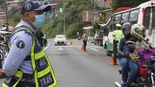 Agentes de tránsito regulan el ingreso vehícular, en el plan retorno 