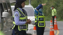 Agentes de tránsito regulan el ingreso vehícular, en el plan retorno 