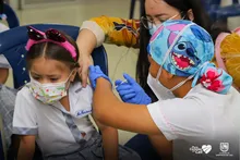 Unidades móviles de vacunación visitaron colegios privados de Cali