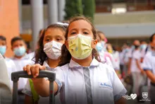 Unidades móviles de vacunación visitaron colegios privados de Cali