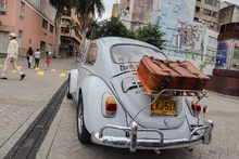 Autos clásicos engalanaron el Bulevar del Río