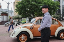 Autos clásicos engalanaron el Bulevar del Río