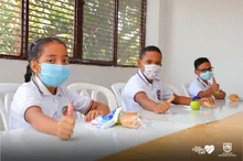 Estudiantes de planteles oficiales disfrutan ya del complemento nutricional diario
