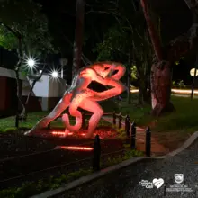 Con iluminación de monumentos, Cali se une al Día Mundial contra el Cáncer 