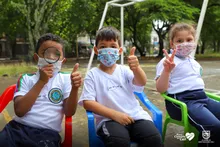 Una maestra muy creativa ambienta el regreso a clases de los más pequeños