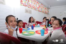En cerca de 200 sedes educativas oficiales comenzó a entregarse la ración preparada en sitio 