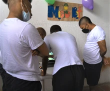 Estudiantes de prácticas restaurativas presentes en la Feria Cideca
