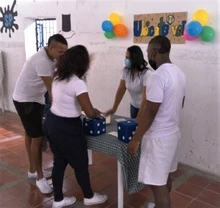 Estudiantes de prácticas restaurativas presentes en la Feria Cideca