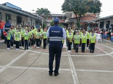 Movilidad gradúa a 50 niños como patrulleritos escolares de la Institución Educativa Bartolome Loboguerrero. 