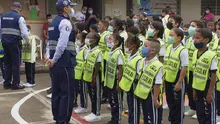 Movilidad gradúa a 50 niños como patrulleritos escolares de la Institución Educativa Bartolome Loboguerrero. 