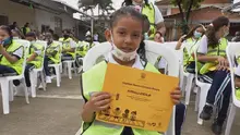 Movilidad gradúa a 50 niños como patrulleritos escolares de la Institución Educativa Bartolome Loboguerrero. 
