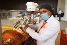 La industria caleña que busca exportar lechona con la Macrorrueda de Negocios