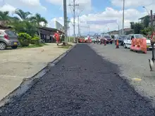 Con maquinaria y obreros, Infraestructura recupera la malla vial urbana y rural en Cali