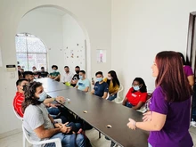 Entregados kits alimentarios a la población LGBTIQ+