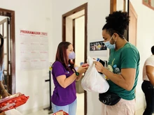 Entregados kits alimentarios a la población LGBTIQ+