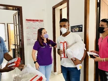 Entregados kits alimentarios a la población LGBTIQ+