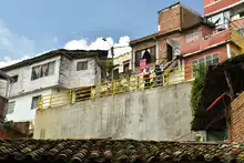 Entregan 36 muros de contención por obras de urgencia manifiesta, en la comuna 20 