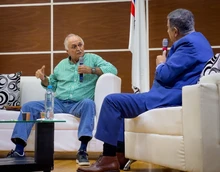 El técnico Pecoso Castro recibió homenaje por sus 50 años en el fútbol 