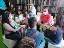 Los Libros Humanos "El contenido sí importa", presentes en la celebración del Día del Idioma