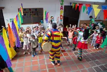 Cali Juega y la gran alegría de compartir con los niños en el barrio Ulpiano Lloreda