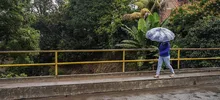 Emcali de frente contra la basura arrojada por inescrupulosos al canal Oriental de aguas lluvias
