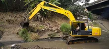 Emcali de frente contra la basura arrojada por inescrupulosos al canal Oriental de aguas lluvias