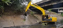 Emcali de frente contra la basura arrojada por inescrupulosos al canal Oriental de aguas lluvias