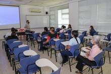Capacitación para acompañamiento reciben familiares de estudiantes con discapacidad visual 