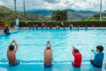 Niños de Terrón Colorado dan brazadas de ilusión en Tory Castro