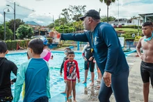 Niños de Terrón Colorado dan brazadas de ilusión en Tory Castro