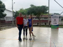 Monitoras deportivas que alternan su oficio con el rol de mamás